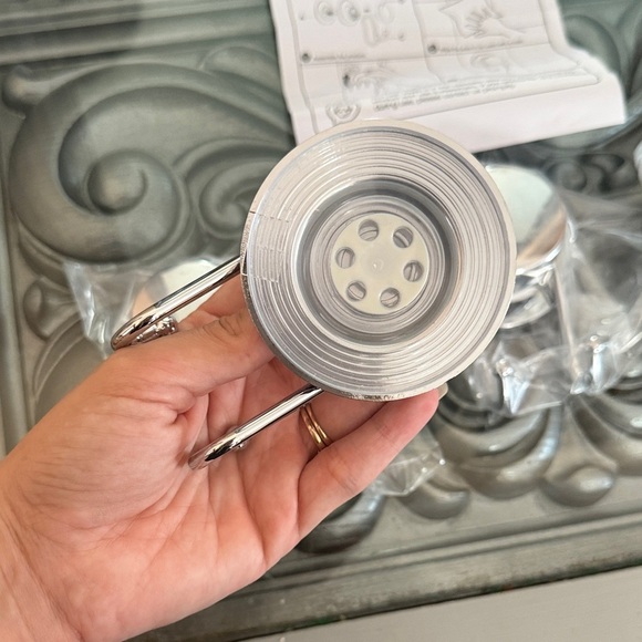 Pack of 4 Stainless Steel Silver Shower Suction Cup Hooks Set - Picture 7 of 8